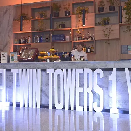 Twin Towers & 호텔 4*