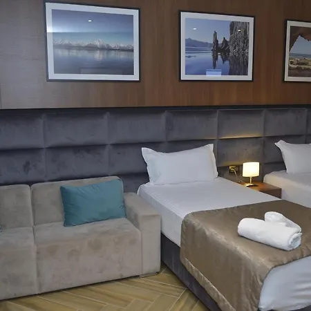 Twin Towers City&beach 4*