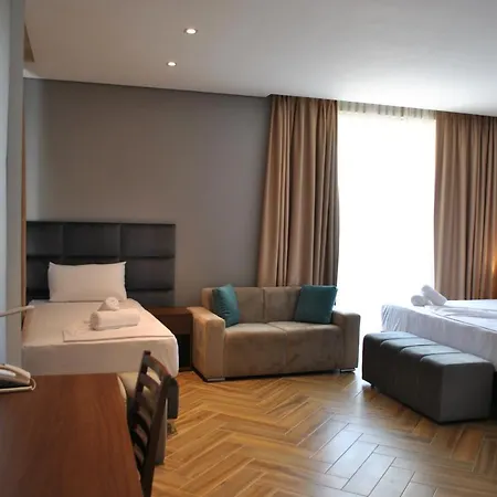 Twin Towers City&beach 4*