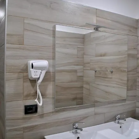Twin Towers City&beach 4*