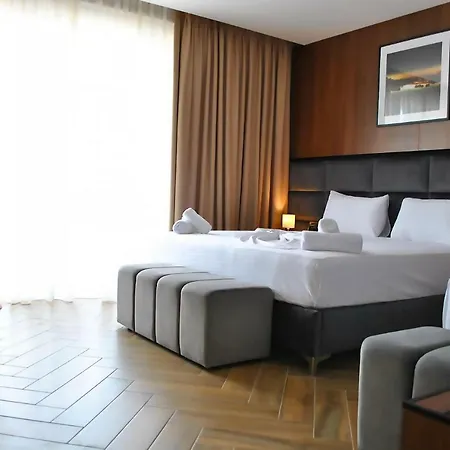 Twin Towers City&beach 4*
