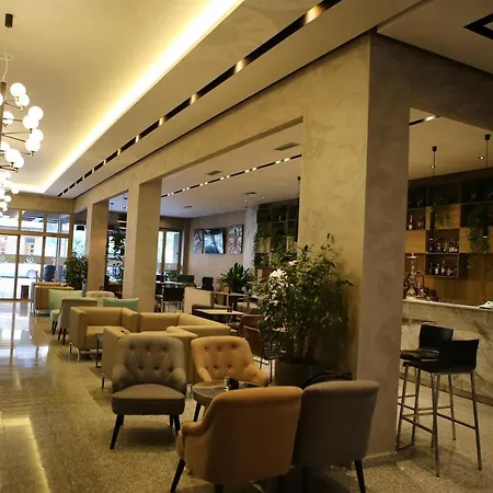 Twin Towers City&beach 4*